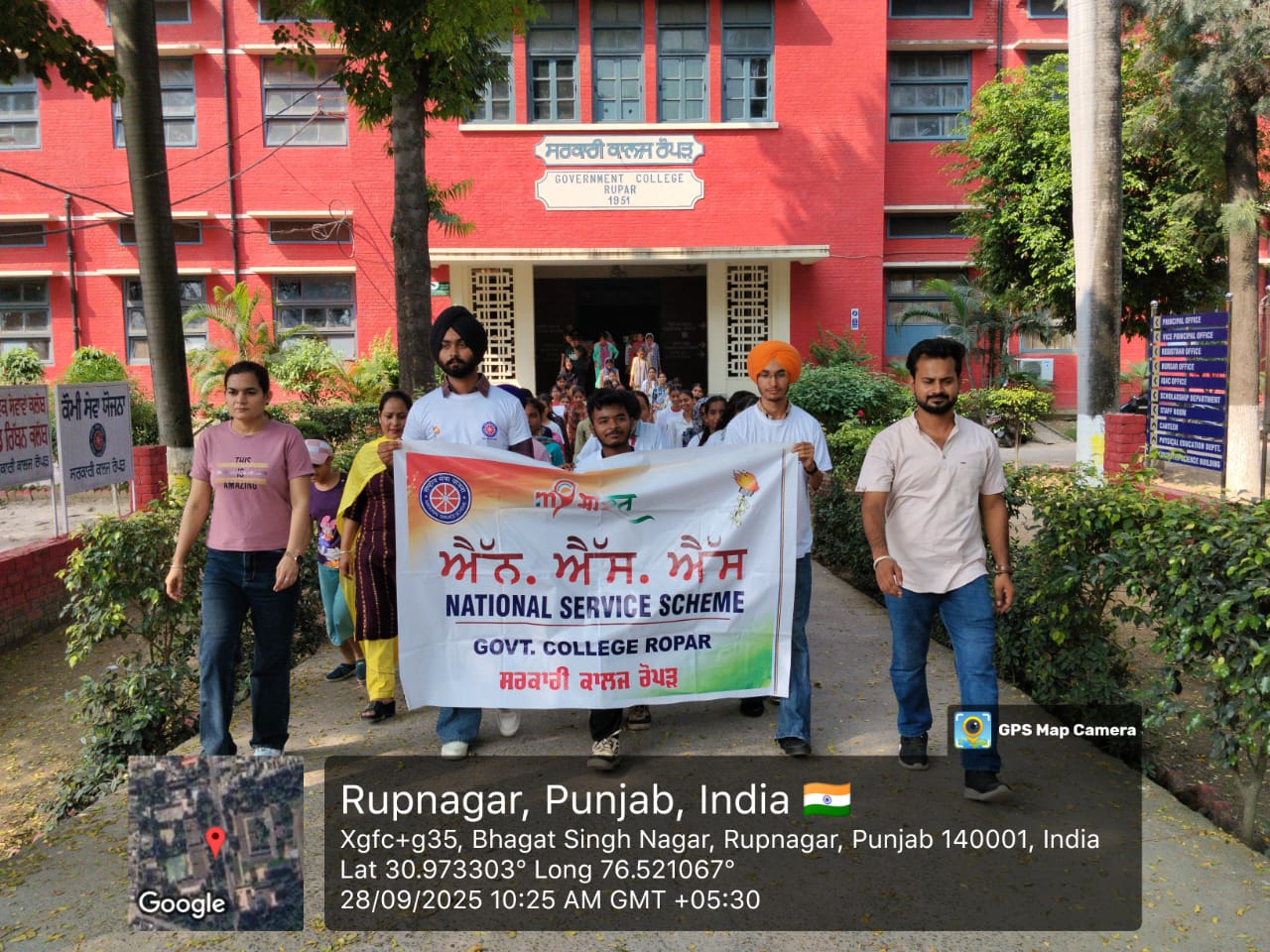 NSS volunteers cleaned the slum area and made the residents aware